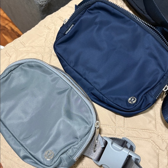 Set of FIVE Crossbody Bags in Black, Blue, Teal, and Gray - Picture 2 of 11